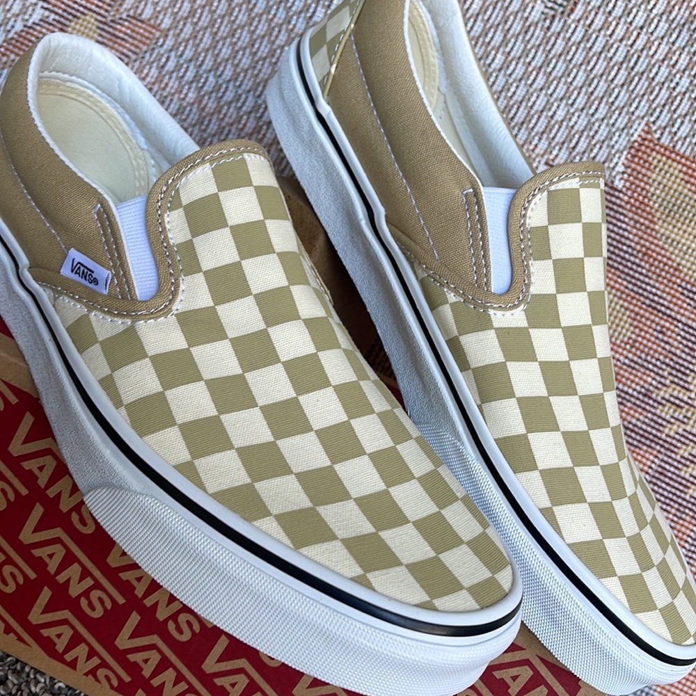Vans WMNS Classic Slip-0
Checkerboard Taos Taupe
VN0A5A08YUU
Sneakers - Picture 8 of 16